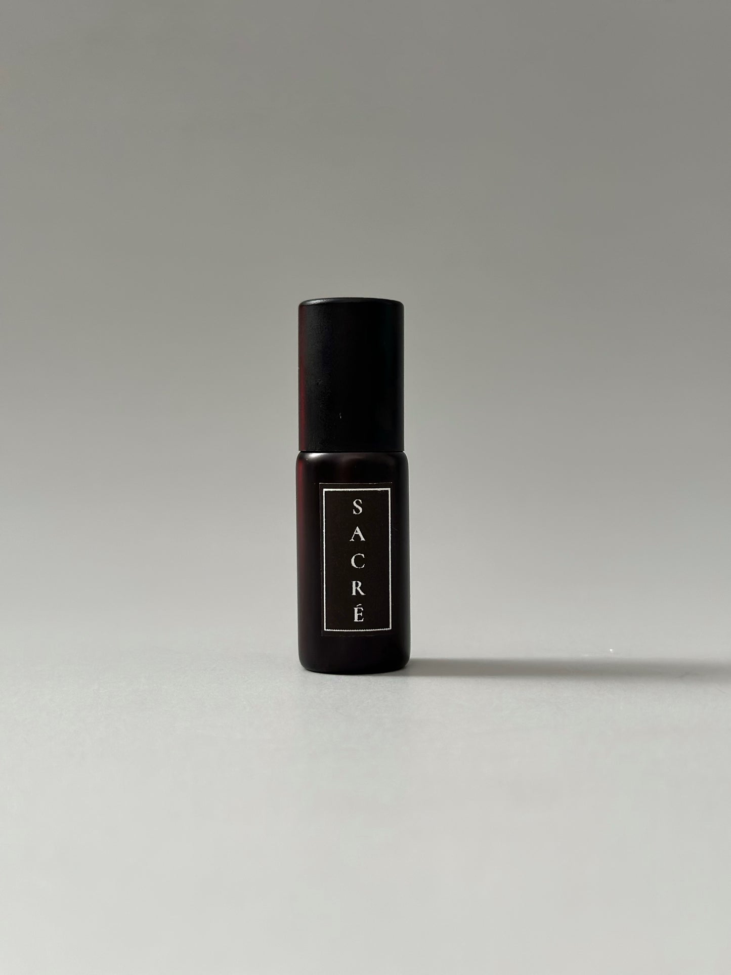 SACRE | Oil Parfum - burning incense, benzoin, frankincense, myrrh, cistus