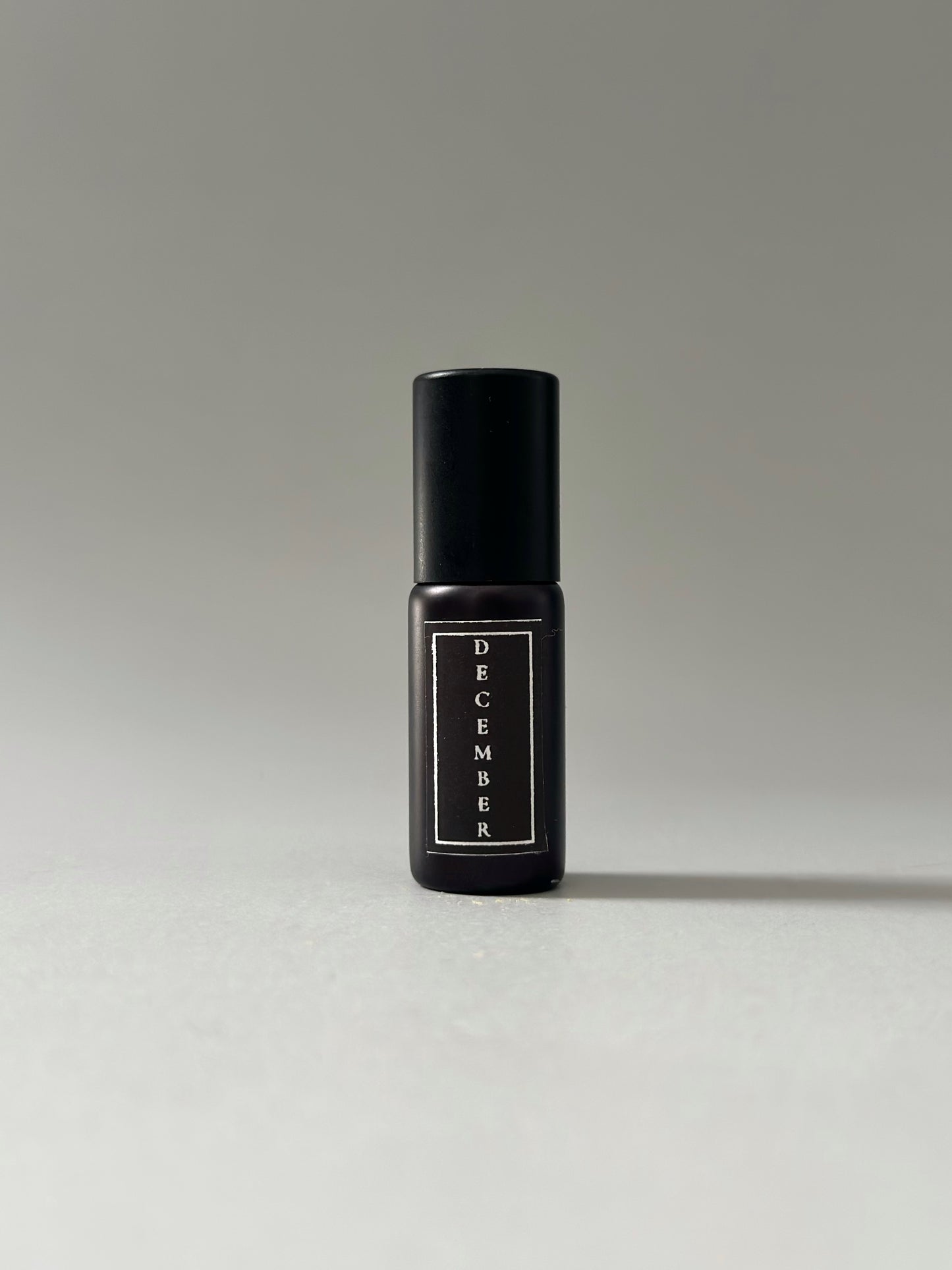 DECEMBER | Oil Parfum - tangerine, pine, vetiver, sandalwood
